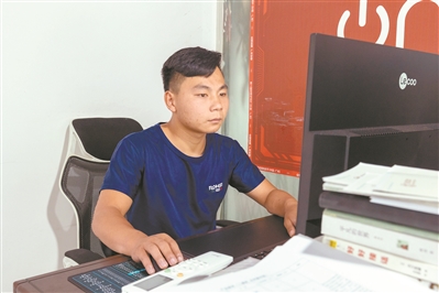 媒体-“黄埔班”“番禺班”圆贵州学子大学梦1.jpg