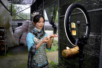从深山到都市，广东岭南现代技师学院助力水族姑娘电商创业梦